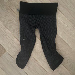 lululemon cropped leggings. size 6.